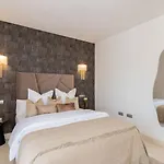 Seaview 2br Penthouse With Terrace & Pool Access Apartment