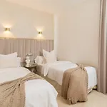 Seaview 2br Penthouse With Terrace & Pool Access *