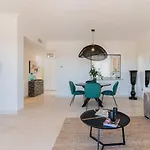 Apartment Seaview 2br Penthouse With Terrace & Pool Access *