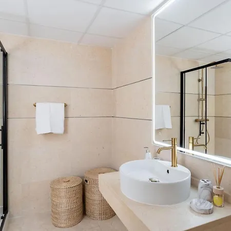 Seaview 2Br Penthouse With Terrace & Pool Access דירה אסטפונה