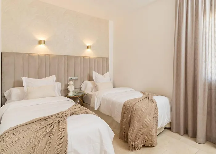 Seaview 2br Penthouse With Terrace & Pool Access *