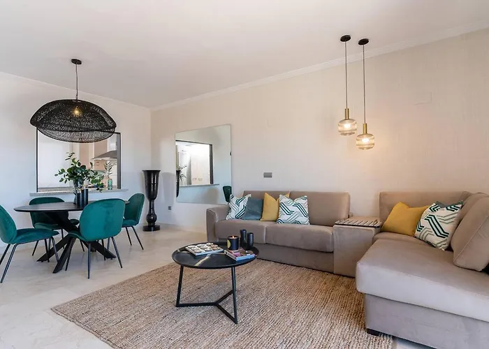 Seaview 2br Penthouse With Terrace & Pool Access * Εστεπόνα