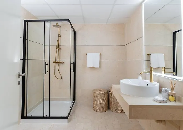 Seaview 2br Penthouse With Terrace & Pool Access *