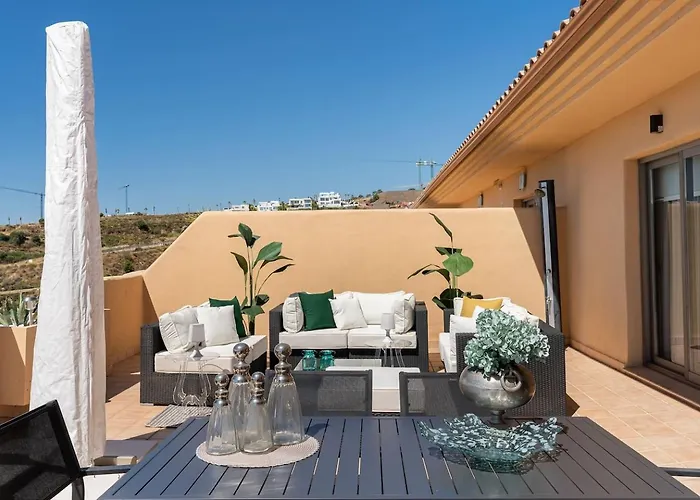 Seaview 2br Penthouse With Terrace & Pool Access Apartment