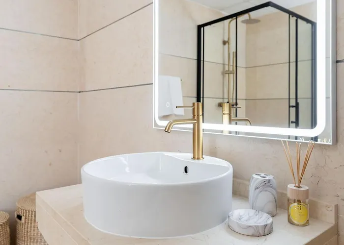 Seaview 2br Penthouse With Terrace & Pool Access