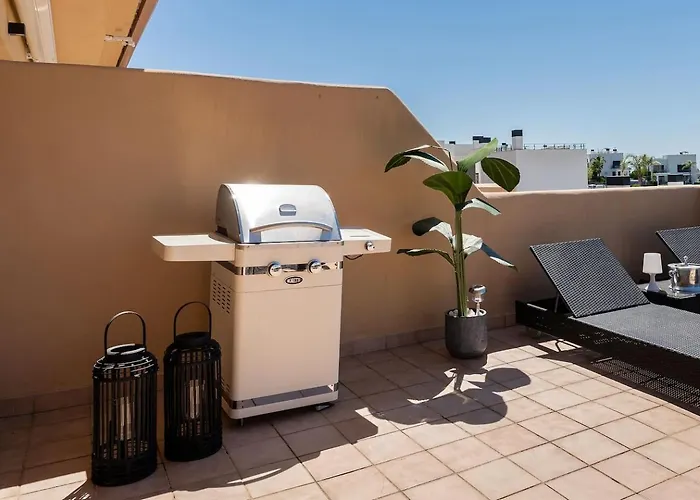 Seaview 2br Penthouse With Terrace & Pool Access