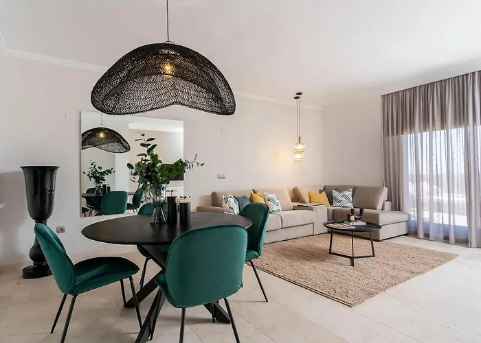 Seaview 2br Penthouse With Terrace & Pool Access * Estepona