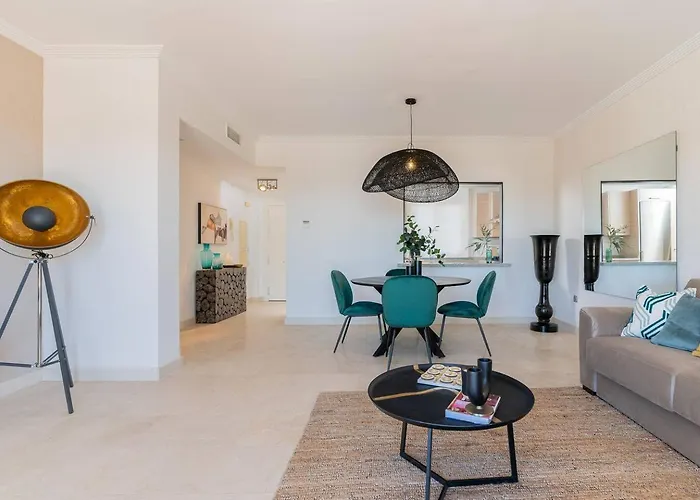 Apartment Seaview 2br Penthouse With Terrace & Pool Access *